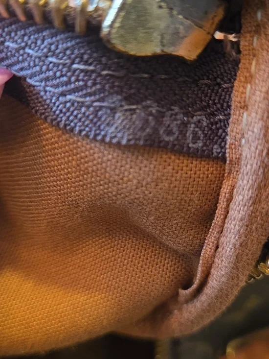 LV Vintage Duffle - Picture 5 of 6